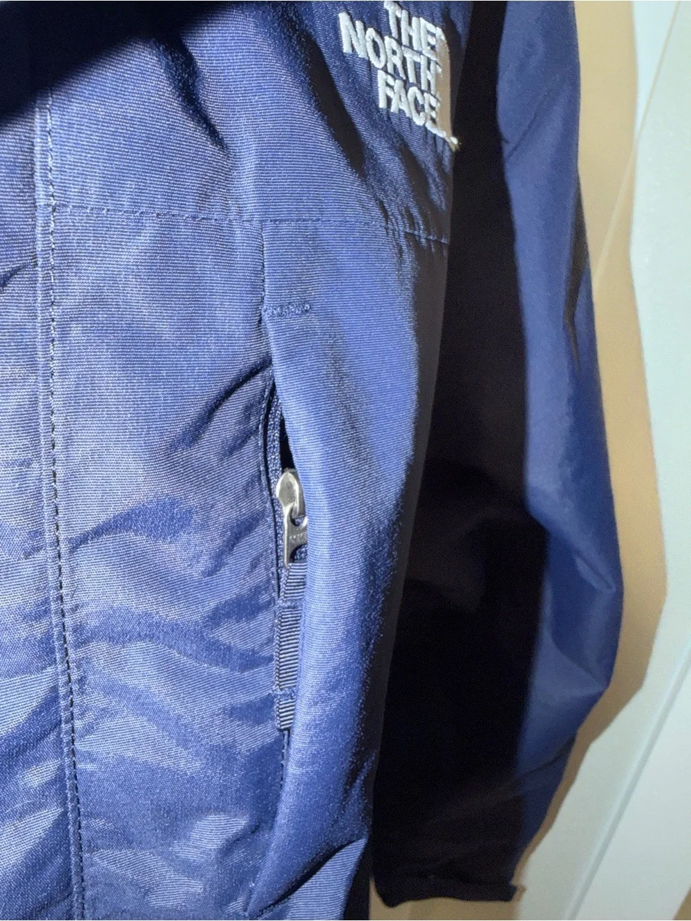 The North Face Men's Large Insulated Hooded Jacket Navy Blue